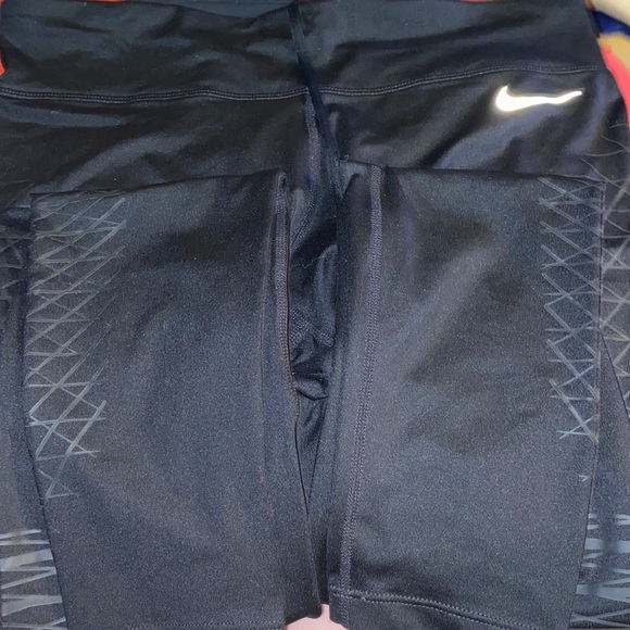 NWT Lrg Black Running tight fit full length leggings. zipper in the back pocket